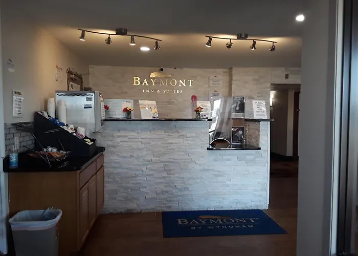 Baymont & Hotel 2*