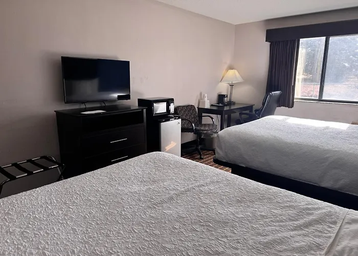 Baymont & Hotel 2*