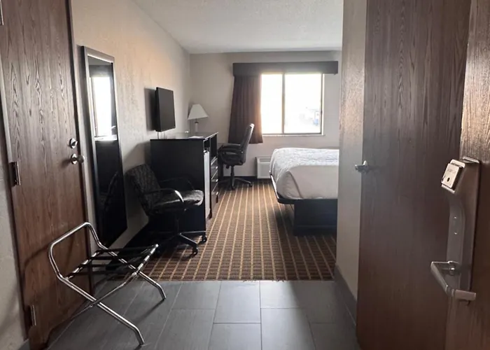 Baymont & Hotel