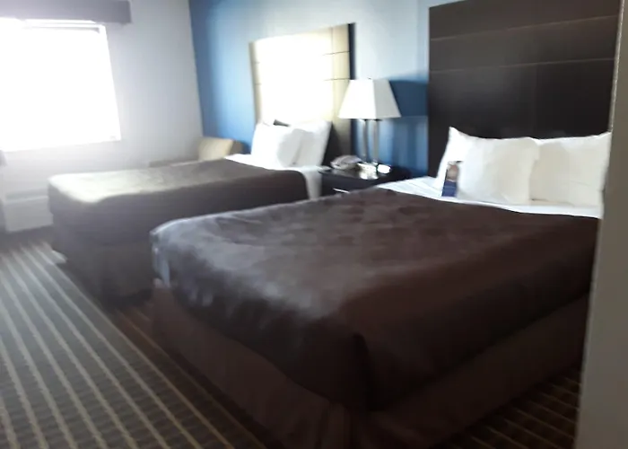 Baymont & Hotel